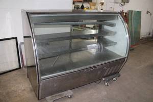 lot 163 image: 2015 Leader Refrigeration ERHD72SC Commercial NSF Stainless Steel Refrigerated Curved Glass Deli Display Case 2-shelf