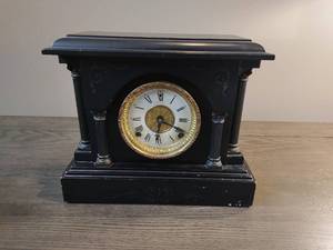 lot 1 image: Antique Sessions Mantle Clock