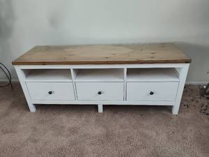 lot 16 image: Ikea Hemnes TV Stand