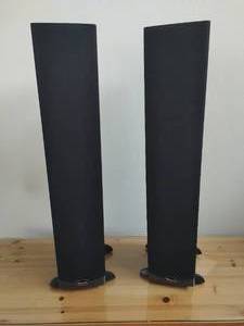 lot 17 image: Pair of Klipsch RF10 Speakers