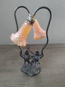 lot 23 image: Tabletop Lamp