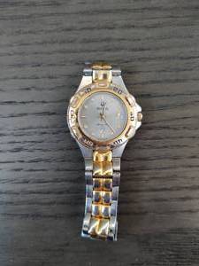lot 37 image: Bulova 100m Wristwatch