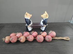 lot 44 image: Two Kitchen Dcor Items