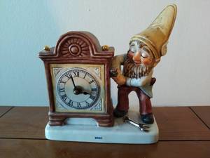 lot 116 image: Goebel Co-boy Gnomes Clock Brad the Clockmaster