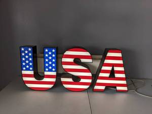 lot 3 image: Patriotic Lighted USA Sign - A