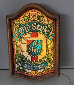 lot 11 image: Vintage Heilemans Pure Genuine Old Style Beer Lighted Sign - A