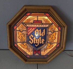 lot 13 image: Vintage Heilemans Pure Genuine Old Style Beer Lighted Sign - A