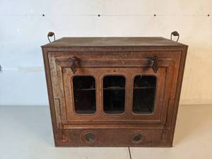 lot 94 image: Antique Vintage BOSS Wood Stove OvenPie Warmer - A