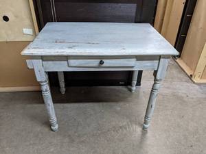 lot 99 image: White Shabby Chic Farmhouse Wood TableDesk - A