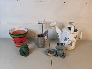 lot 83 image: Collection of Garden-Style Decor - A