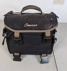 lot 176 image: Canon Eos Rebel 35mm Film Camera Bundle - A