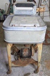 lot 160 image: Maytag Antique Wringer Washer - A