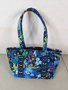 lot 284 image: Quilted Vera Bradley Tote Bag - C