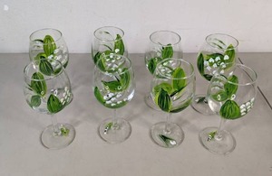 lot 279 image: Set of 8 Cachet Tulip Hand Painted Wine Glasses - C