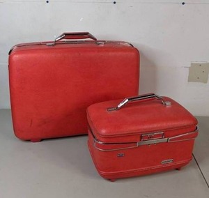 lot 280 image: Set of 2 Vintage Tourister Red Luggage Cases - C