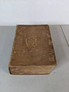 lot 251 image: Vintage 1929 Edition of Websters New International Dictionary - B