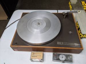 lot 340 image: Vintage AR XA Turntable w Accessories - B