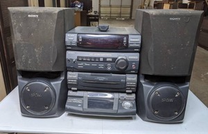 lot 330 image: Vintage Sony LBT-D790 5 CD, Double Cassette & Dual Speakers - B