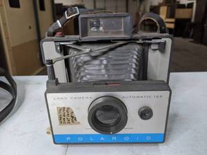lot 335 image: Vintage Polaroid Automatic 125 Folding Instant Land Camera-B