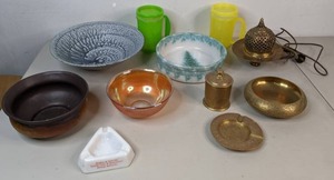 lot 304 image: Mixed Lot Bowls, Ashtrays, Lamp, Decor, & More -B