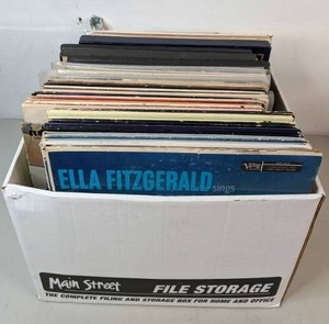 lot 322 image: Large Collection of Records Dolly Parton, Rita Coolidge, Arlo Guthier, & More - B