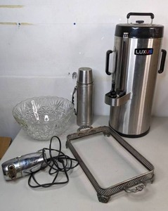 lot 325 image: Fetco TPD-15 Luxus Stainless Steel 1.5 Gallon Coffee Dispenser, Bowl, Tray Holder, & More -B