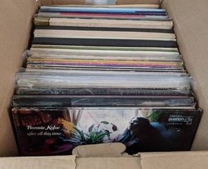 lot 318 image: Large Collection of Records Bonnie Koloe, Jonah Jones, Lionel Hampton, Tommy Dorsey & More - B