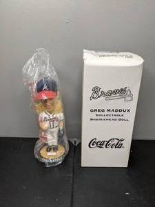 lot 392 image: Atlanta Braves MLB Baseball Bobblehead - Greg Maddux - A