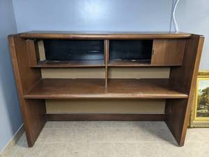 lot 476 image: Desktop Upper Storage Shelves - E