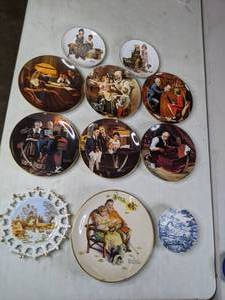 lot 491 image: Set of 9 Vintage Norman Rockwell Limited Edition Decorative Plates, Plate Hangers, Bluebrook and Yuletide Series Decorative Plates - E