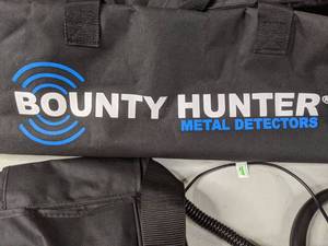 lot 464 image: Bounty Hunter Metal Detector - B