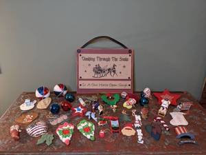 lot 715 image: Wooden Holiday Sign & Ornaments - W