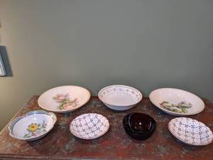 lot 716 image: Seven Beautiful Decorative Bowls - W