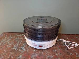 lot 719 image: Sunbeam Dehydrator - W