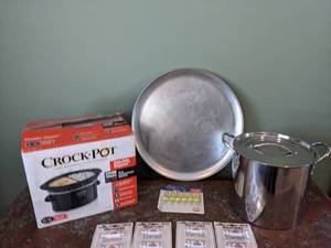 lot 710 image: Crock Pot, the original slow cooker, Pan with Lid, Pizza Pan, Corn Holders & Bread Clips - W