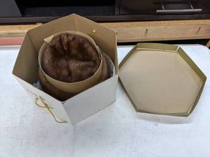 lot 513 image: Elegant Authentic Brown Fox Fur Hat - E