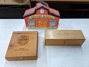 lot 522 image: Set of (2) Cigar Boxes and a Magnet School Tin Lunchbox - E