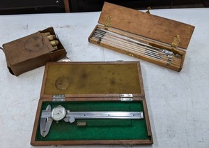 lot 546 image: Antique Tool Lot Dial Caliper, Guage Set, & More - E