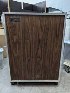 lot 520 image: Vintage Marvel Mini-Fridge for Shop, Office, or Bar - E