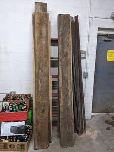lot 521 image: Wooden Scaffolding Set - E