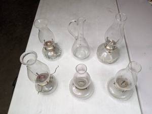 lot 499 image: Beautiful Set of 5 Vintage Glass Oil Lanterns and 1 Glass Pitcher - E