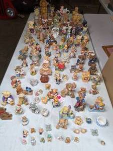 lot 532 image: Lot of Porcelain Teddy Bear Figurines - E
