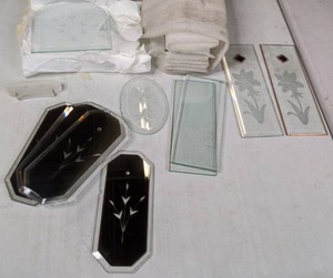lot 535 image: Decorative Glass Lot - E