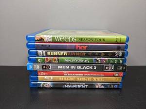 lot 126 image: 8 Blu Ray Movies and TV Season Weeds Men In Black Insurgent Her TNMNT - T