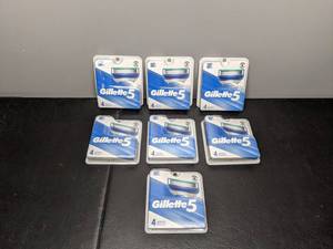 lot 107 image: 28 Brand New Gillette 5 Shaving Blades - T