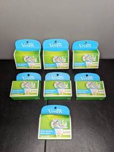 lot 109 image: 28 Brand New Gillette Venus Womens Extra Smooth Shaving Blades - T