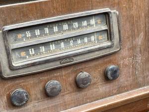 Vintage Deco Floor Radio wTurntable