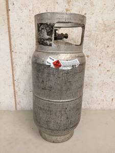lot 81 image: 8 Gal. LPG Forklift Tank - 80 Lb.