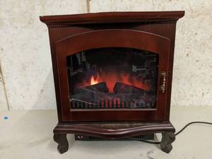 lot 85 image: 23x15.25x25 1500W Electric Replica Fireplace Space Heater