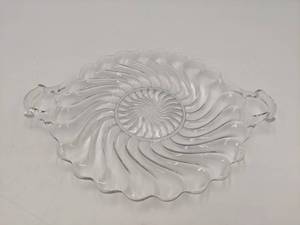 lot 63 image: Vintage Depression Glass Serving Collection